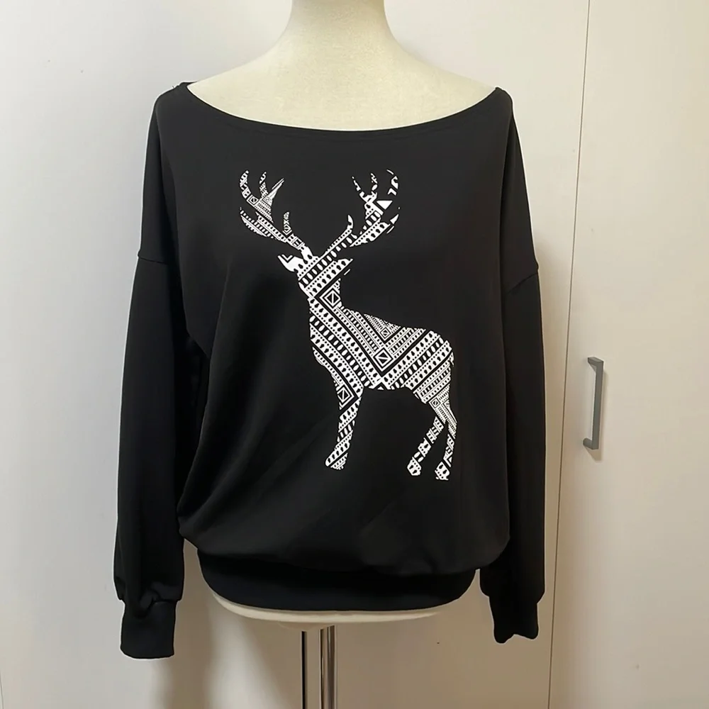 Off Shoulder Winter Holiday * Black & White * Deer Holiday Sweatshirt Size Small
